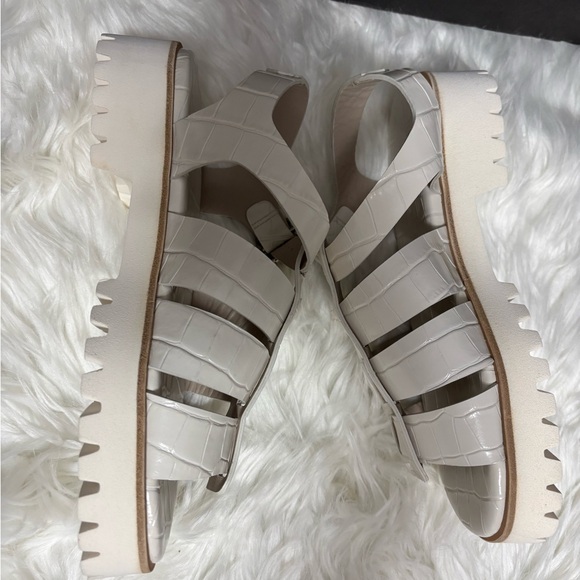 Freda Salvador - Picture 6 of 7